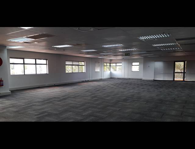 2,694M² CO-WORKING SPACE TO LET IN DIE HOEWES